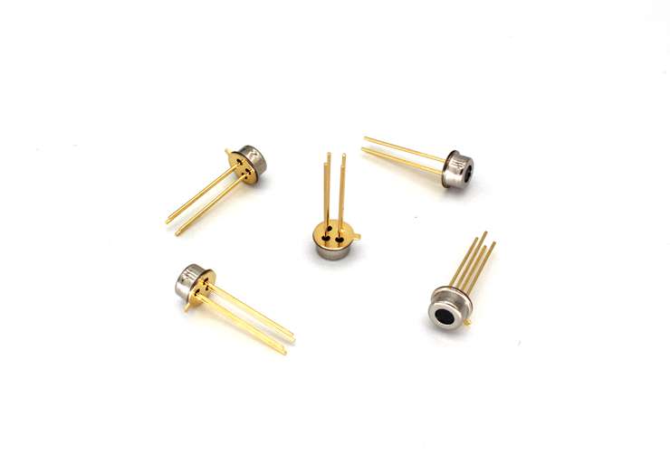 XTP-T450熱電堆紅外傳感器用于非接觸溫度測量。 產(chǎn)品由紅外濾光片、熱敏電阻等元件，經(jīng)TO-46金屬封裝而成, 具有高可靠性、高靈敏度。