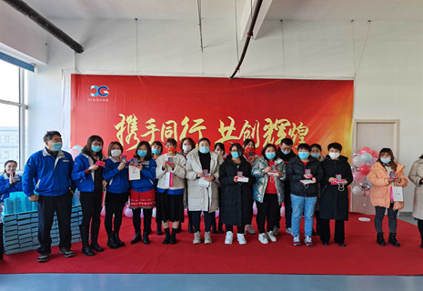 新港電子于2月8日舉行2022年度開工儀式暨2021年度優(yōu)秀員工表彰大會